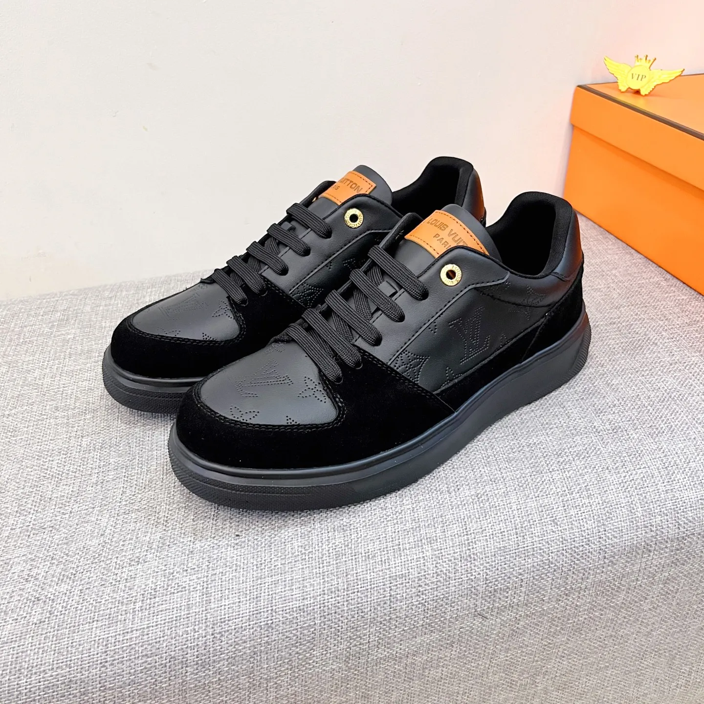 Men's shoes 💰 420💰【LV】🔥Louis Vuitton, high-end men's shoes brand official website 1:1 latest masterpiece: the upper is made of Italian imported first-layer cowhide with a comfortable and breathable lining➕original non-slip and wear-resistant outsole🔥, making walking more convenient and comfortable! An exclusive new model, a stunning work, a beautiful 1:1 replica [color] compared to the official quality! Create a fashionable personality to set off your uniqueness! A must-have for trendy men! Classic 🔥Size: 38-44 Color: 🔥 2⃣️colors available🔥.